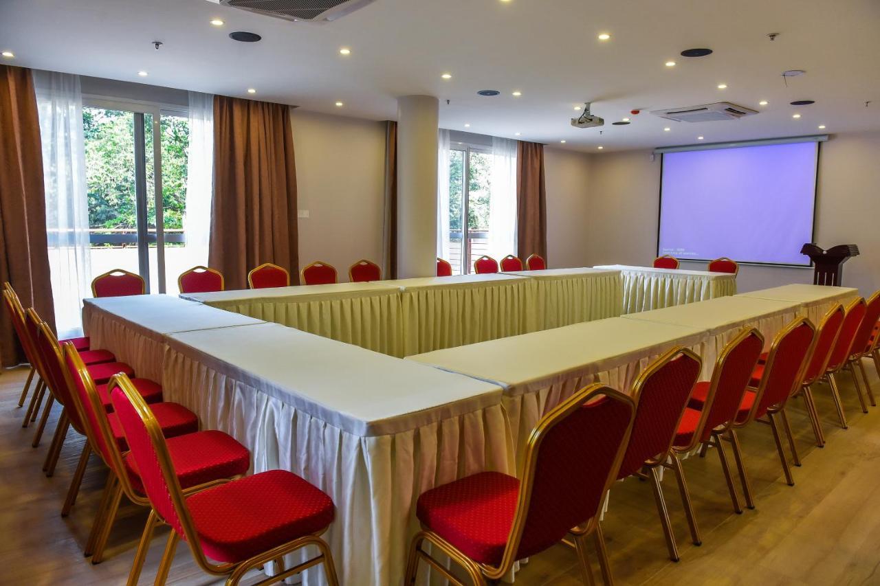Admas Grand Hotel Entebbe Luaran gambar